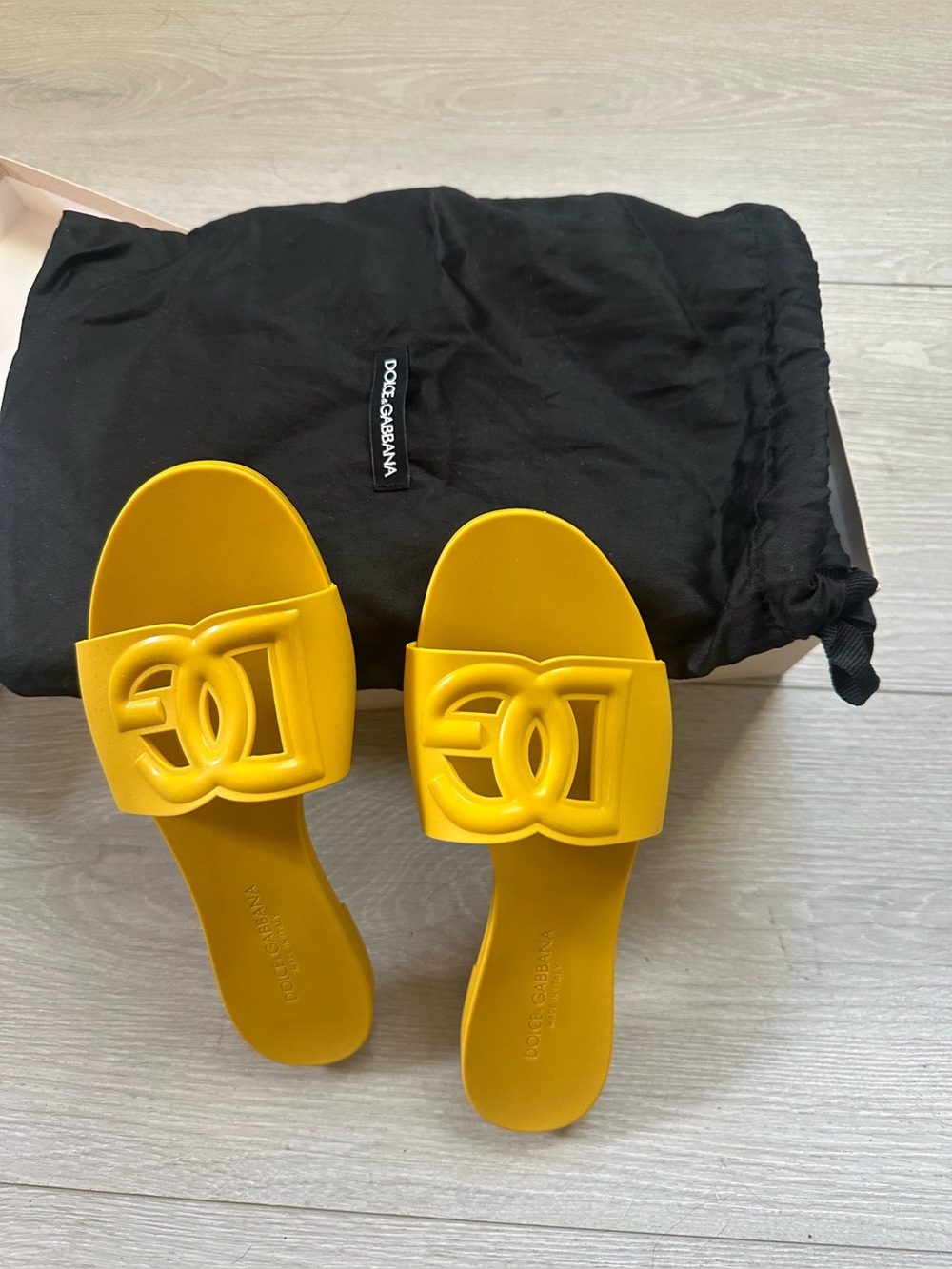 Dolce & Gabbana Cut-Out DG Rubber Sandals - Picture 14 of 15